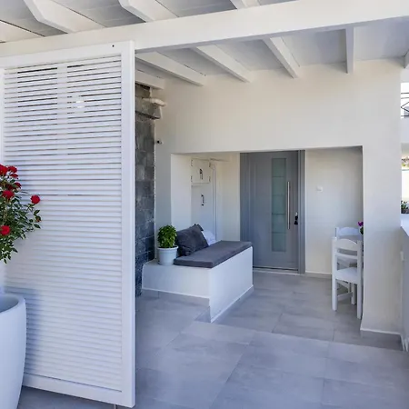 Restia Seaside I, 50m From Megas Gialos